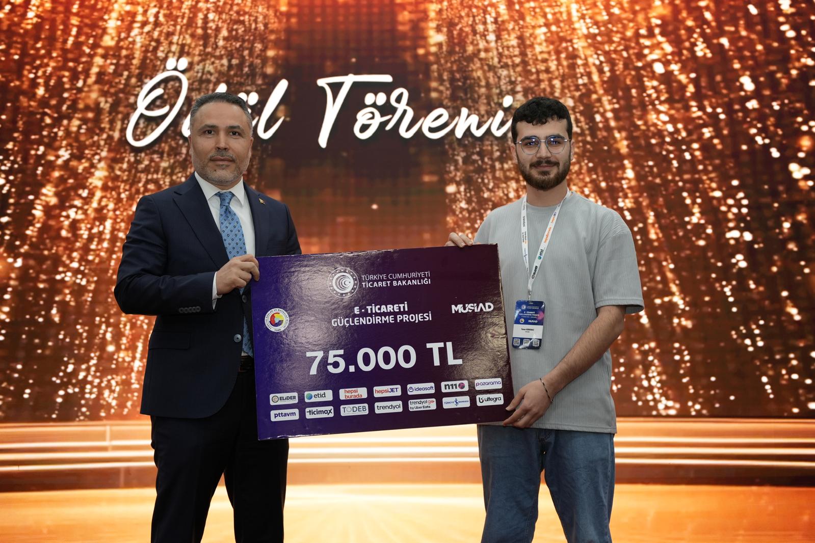 Yazılım Mühendisliği Öğrencilerinden E-Ticaret Eğitiminde Büyük Başarı